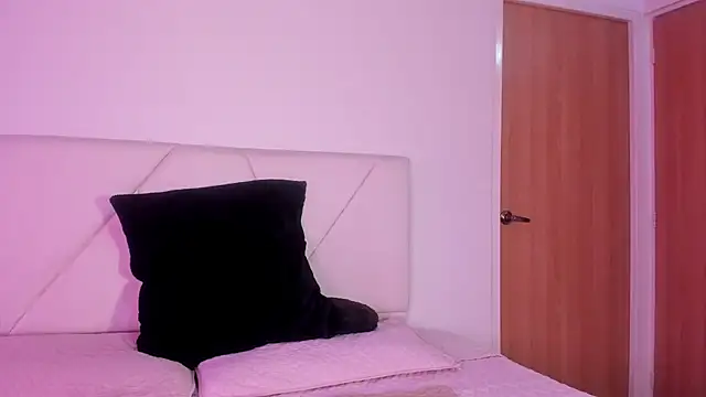 Snapshot of julz_03 chatting on 10-18-25, 07:36 julz 03 online show from 10-18-25, 07:36