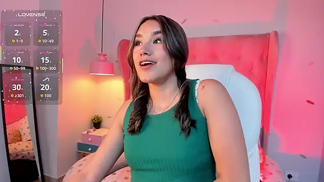  Sophie  miller online show from 12-17-25, 07:53