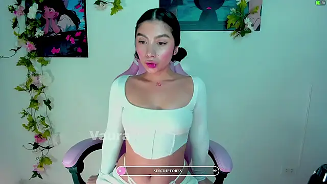 Snapshot of vaura_ chatting on 03-21-25, 01:45 vaura online show from 03-21-25, 01:45