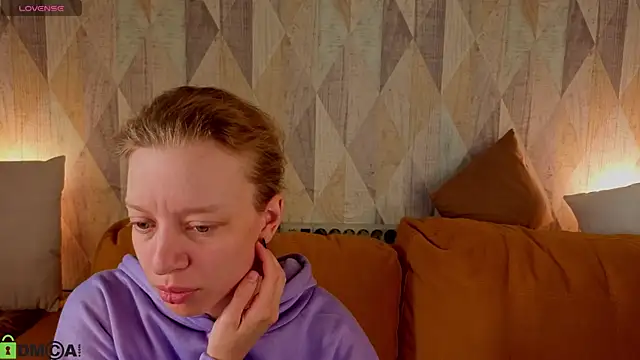 Snapshot of Michelle_Blond chatting on 06-14-26, 01:03 Michelle Blond online show from 06-14-26, 01:03