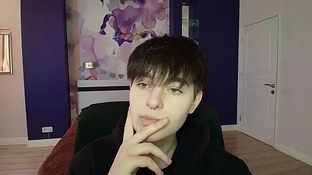 EmiliaYours online show from 12-13-24, 12:39