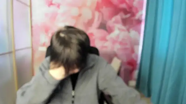 EmiliaYours online show from 12-20-24, 12:38