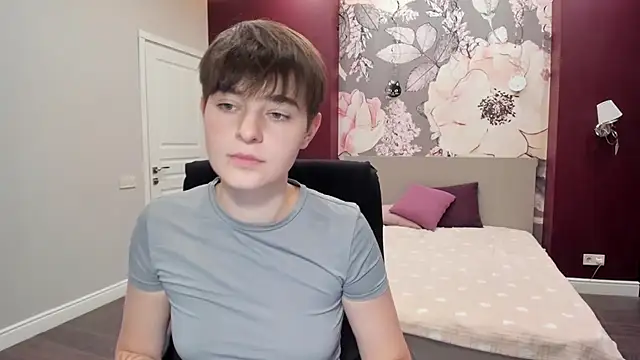 EmiliaYours online show from 09-19-25, 03:13