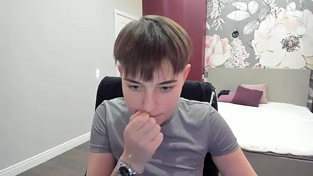 EmiliaYours online show from 09-21-25, 01:57