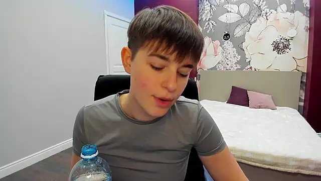 EmiliaYours online show from 10-11-25, 01:42