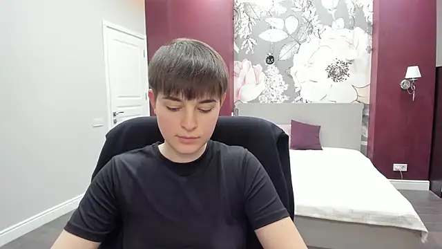 EmiliaYours online show from 01-13-26, 03:39