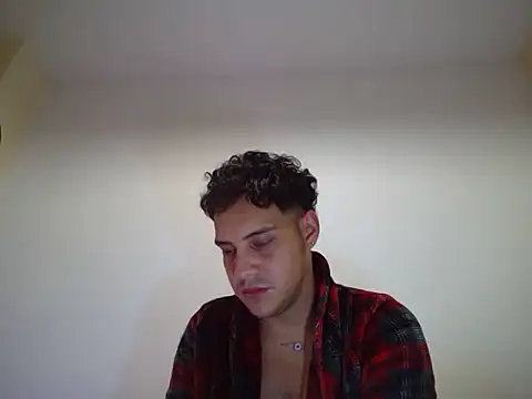 Snapshot of emilianoo_p chatting on 09-19-25, 12:23 emilianoo p online show from 09-19-25, 12:23