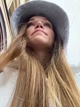 KitteCat online show from 10-04-25, 07:39