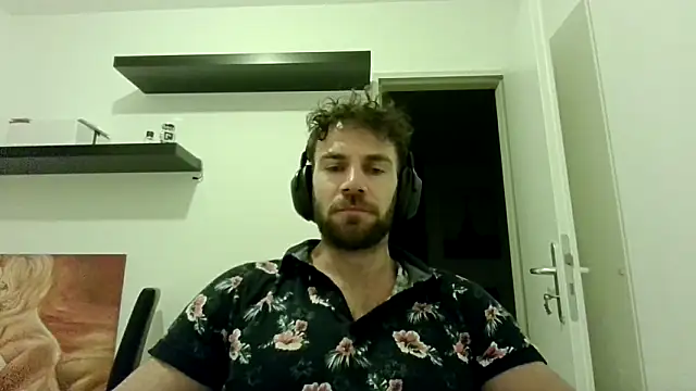 Snapshot of alpha-hunk chatting on 09-25-25, 07:06 alpha-hunk online show from 09-25-25, 07:06