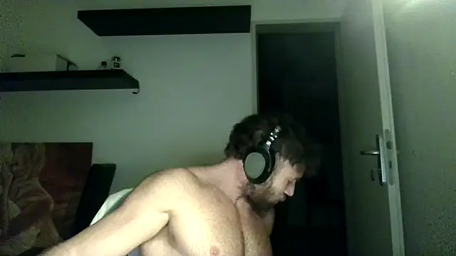 Snapshot of alpha-hunk chatting on 10-03-25, 06:49 alpha-hunk online show from 10-03-25, 06:49