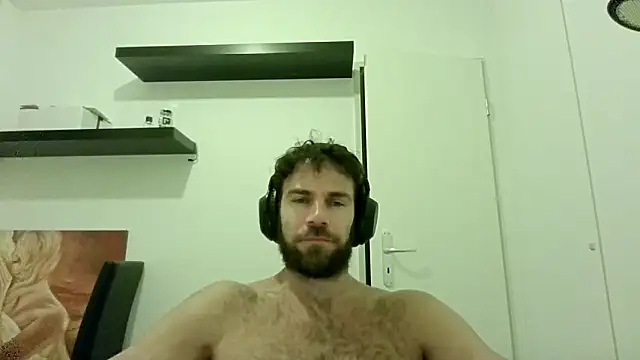 Snapshot of alpha-hunk chatting on 10-18-25, 07:14 alpha-hunk online show from 10-18-25, 07:14