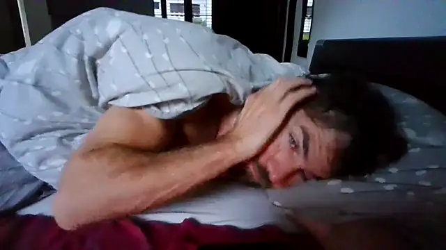 Snapshot of alpha-hunk chatting on 10-21-25, 06:25 alpha-hunk online show from 10-21-25, 06:25