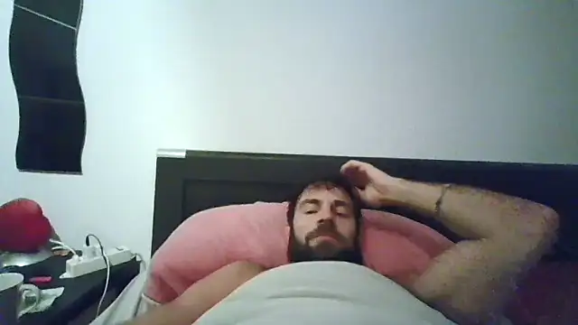 Snapshot of alpha-hunk chatting on 10-26-25, 09:21 alpha-hunk online show from 10-26-25, 09:21