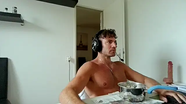 Snapshot of alpha-hunk chatting on 04-28-26, 01:49 alpha-hunk online show from 04-28-26, 01:49