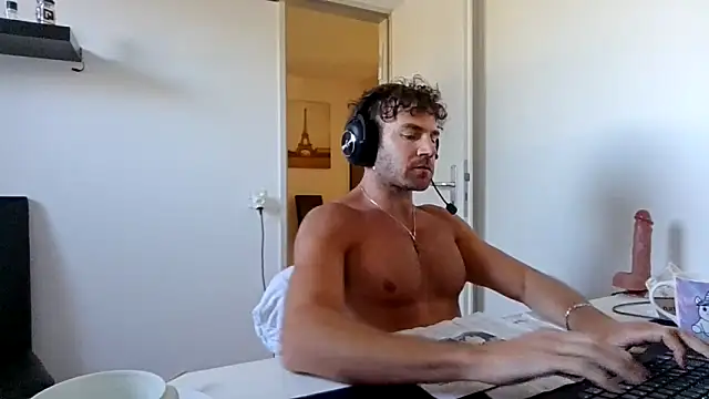 Snapshot of alpha-hunk chatting on 05-01-26, 01:59 alpha-hunk online show from 05-01-26, 01:59