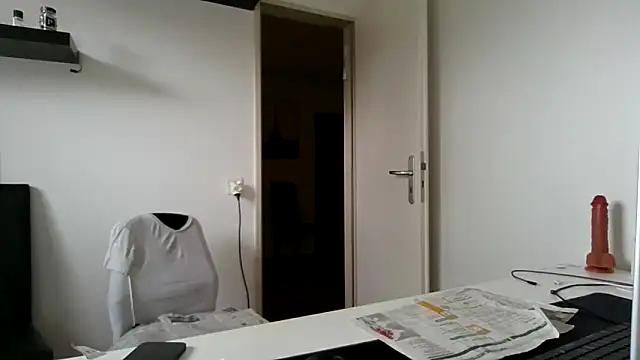 Snapshot of alpha-hunk chatting on 05-07-26, 09:58 alpha-hunk online show from 05-07-26, 09:58