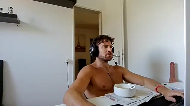 Snapshot of alpha-hunk chatting on 05-08-26, 10:31 alpha-hunk online show from 05-08-26, 10:31