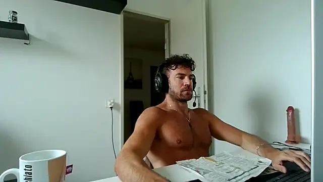 Snapshot of alpha-hunk chatting on 05-10-26, 09:25 alpha-hunk online show from 05-10-26, 09:25