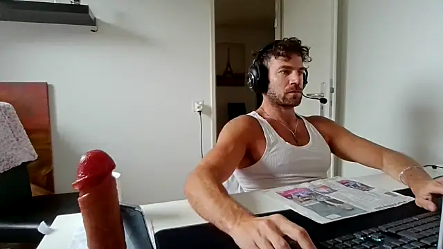 Snapshot of alpha-hunk chatting on 05-11-26, 09:15 alpha-hunk online show from 05-11-26, 09:15
