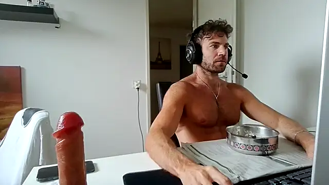 Snapshot of alpha-hunk chatting on 05-15-26, 10:00 alpha-hunk online show from 05-15-26, 10:00