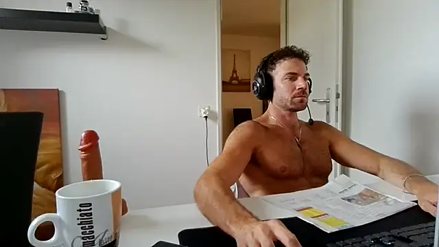 Snapshot of alpha-hunk chatting on 05-21-26, 04:36 alpha-hunk online show from 05-21-26, 04:36