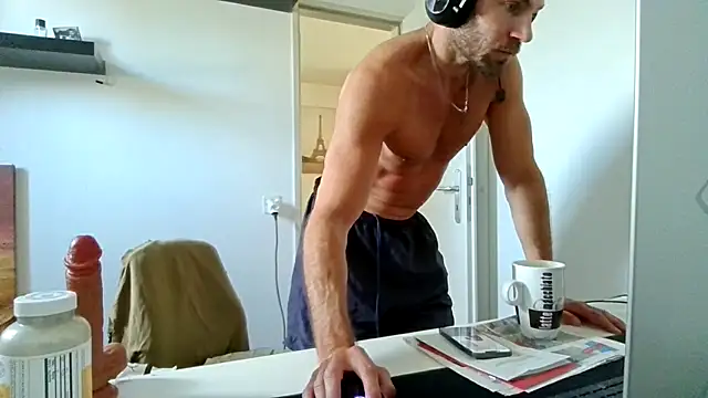 Snapshot of alpha-hunk chatting on 06-03-26, 02:33 alpha-hunk online show from 06-03-26, 02:33