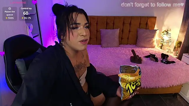 Snapshot of alexiaaross chatting on 12-13-24, 01:59 alexiaaross online show from 12-13-24, 01:59