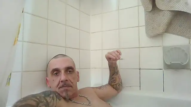 CandiedPompano online show from 09-28-25, 03:56