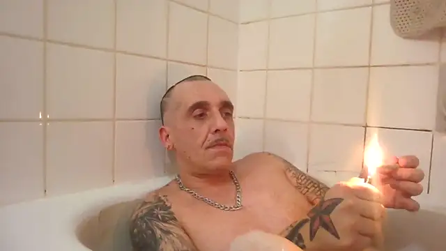 CandiedPompano online show from 10-01-25, 04:18