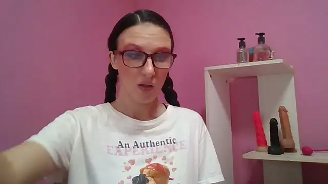 Snapshot of LolaBoobs chatting on 02-15-26, 06:54 LolaBoobs online show from 02-15-26, 06:54