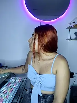 Snapshot of Caro_kitty- chatting on 02-27-25, 06:42 Caro kitty- online show from 02-27-25, 06:42