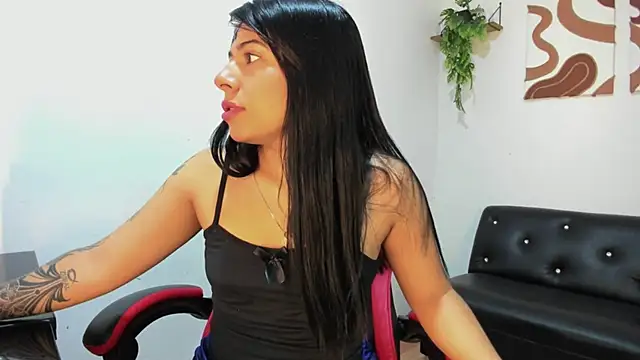 Snapshot of Caro_kitty- chatting on 11-24-25, 12:16 Caro kitty- online show from 11-24-25, 12:16