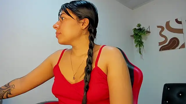 Snapshot of Caro_kitty- chatting on 12-15-25, 01:04 Caro kitty- online show from 12-15-25, 01:04