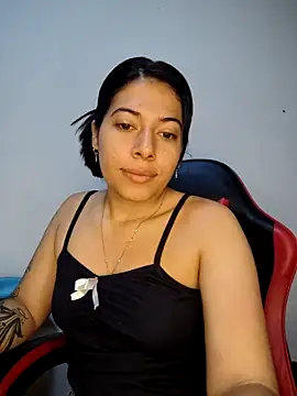 Snapshot of Caro_kitty- chatting on 03-10-26, 12:32 Caro kitty- online show from 03-10-26, 12:32