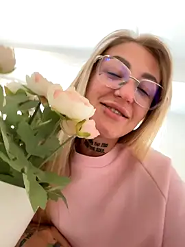 Snapshot of MazeSin chatting on 09-18-25, 05:20 MazeSin online show from 09-18-25, 05:20