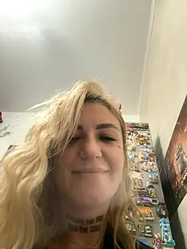 Snapshot of MazeSin chatting on 11-01-25, 04:03 MazeSin online show from 11-01-25, 04:03