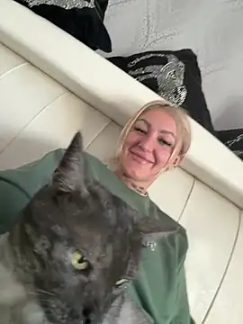 Snapshot of MazeSin chatting on 01-09-26, 08:06 MazeSin online show from 01-09-26, 08:06