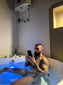 Snapshot of Gioeltoro89 chatting on 10-23-25, 07:01 Gioeltoro89 online show from 10-23-25, 07:01