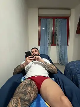 Snapshot of Gioeltoro89 chatting on 11-11-25, 04:40 Gioeltoro89 online show from 11-11-25, 04:40