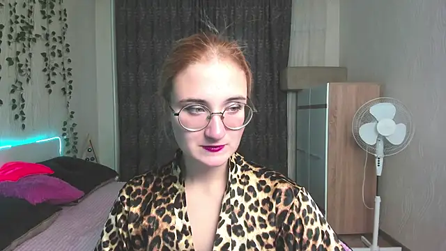 Miss Elsa  online show from 12-16-24, 03:08