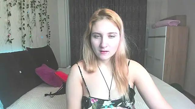 Miss Elsa  online show from 02-11-25, 02:35