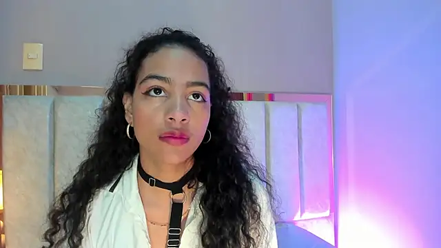 AntonellaHall  online show from 11-14-25, 11:42