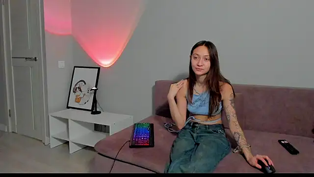 Snapshot of EllaSky_xoxo chatting on 01-20-25, 03:37 EllaSky xoxo online show from 01-20-25, 03:37