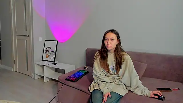 Snapshot of EllaSky_xoxo chatting on 01-28-25, 06:38 EllaSky xoxo online show from 01-28-25, 06:38