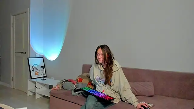 Snapshot of EllaSky_xoxo chatting on 02-05-25, 03:45 EllaSky xoxo online show from 02-05-25, 03:45