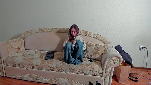 Snapshot of EllaSky_xoxo chatting on 03-20-25, 05:46 EllaSky xoxo online show from 03-20-25, 05:46
