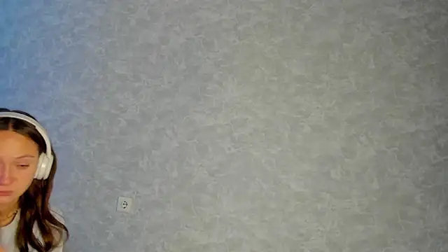 Snapshot of EllaSky_xoxo chatting on 10-07-25, 07:00 EllaSky xoxo online show from 10-07-25, 07:00