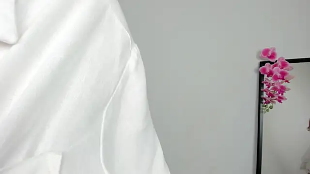 Lilly Colins online show from 12-08-24, 03:35