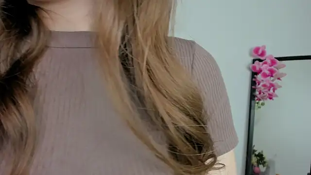Lilly Colins online show from 12-13-24, 12:28