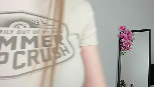 Lilly Colins online show from 12-15-24, 07:42